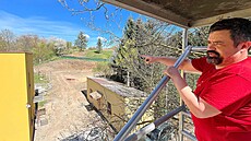 V�t�í, ne� majitel cht�l. Starosta Pavel Novotný pozoruje z devítimetrového...