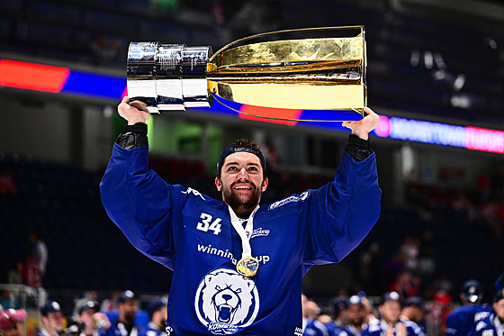 Branká Michal Postava, nejlepí gólman extraligového play off v sezon...
