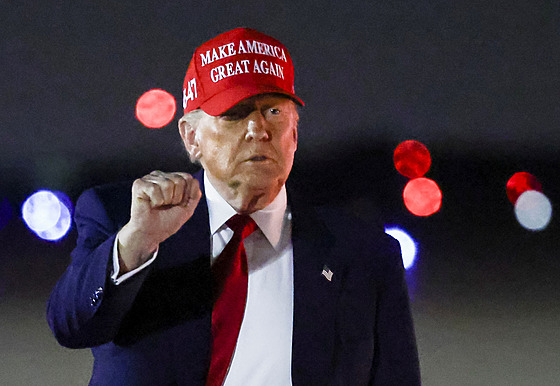 Americký prezident Donald Trump na mítinku s volii ve stát Michigan chválil...