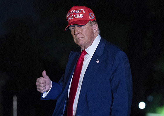 Americký prezident Donald Trump na mítinku s volii ve stát Michigan chválil...