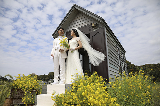 V Japonsku p�ibývá svateb mezi p�áteli, kte�í se cht�jí zbavit tlaku rodi��...