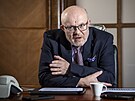 Ministr zdravotnictví Vlastimil Válek
