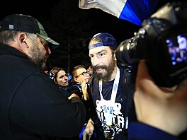 P�íjezd mistrovských hokejist� Komety do Brna. Po návratu z Pardubic je p�i�lo...