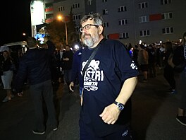 P�íjezd mistrovských hokejist� Komety do Brna. Po návratu z Pardubic je p�i�lo...
