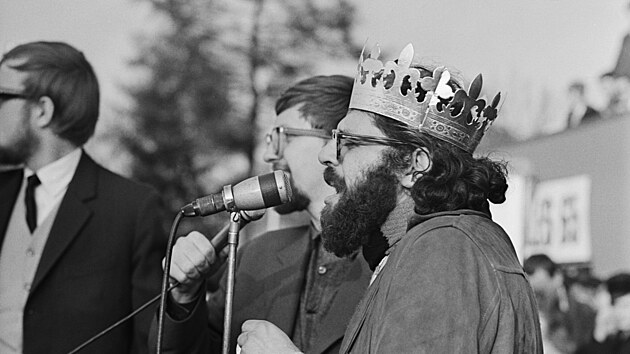 Prag's Majáles Allen Ginsberg Kralı. Komünistler Amerikan yıldızını tutukladı