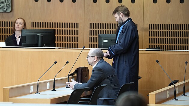Podnikatel Pavel Dovhomilja obvin�n� v kauze Dozimetr (30. duben 2025)