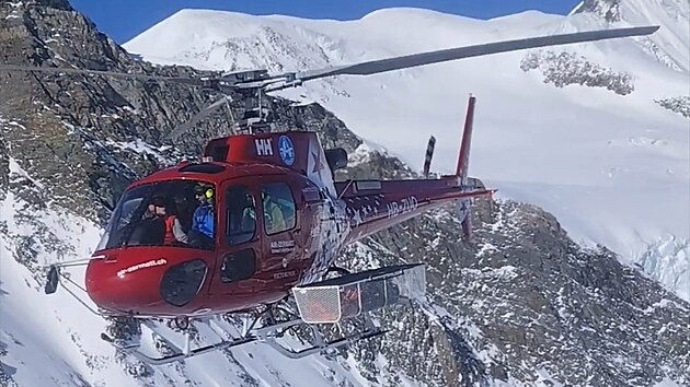 Policistka Radka tbnarov z dopravnho inspektortu umperk v Alpch pomohla zachrnit trojici horolezc.