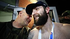 P�íjezd mistrovských hokejist� Komety do Brna. Po návratu z Pardubic je p�i�lo...