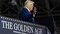 Americký prezident Donald Trump na mítinku s voli�i ve stát� Michigan chválil...