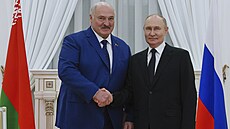 Ruský prezident Vladimir Putin se svým bloruským protjkem Alexandrem...