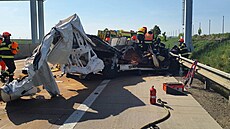 Hasi�i zasahují u nehody dodávky a kamionu na D2 ve sm�ru na Bratislavu. (30....