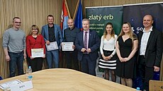Ceny p�edával hejtman Richard Brabec (uprost�ed)