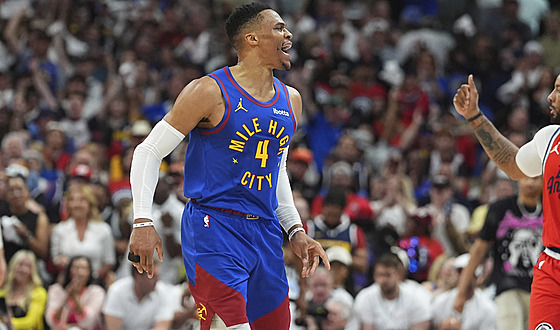 Russell Westbrook z Denveru se raduje.