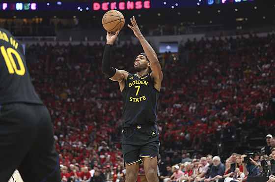 Buddy Hield z Golden State Warriors stílí v sedmém duelu s Houston Rockets.