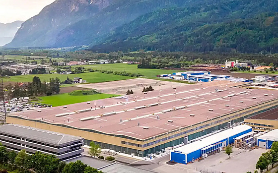 Továrna spole�nosti Liebherr v rakouském Lienzu (6. kv�tna 2025)