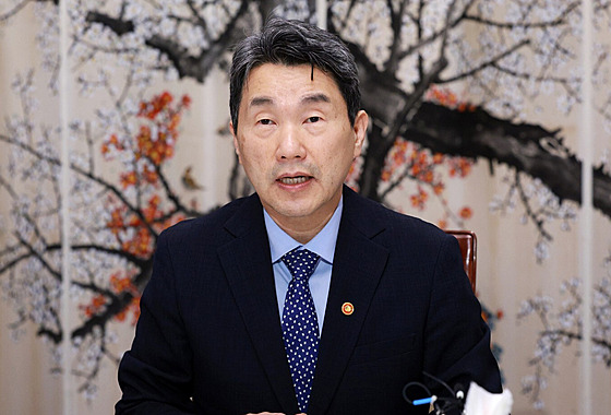 Úadující korejský prezident a zárove místopedseda vlády Lee Ju-ho bhem...
