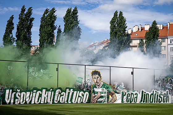 Choreo fanouk Bohemians na poest klubové legend Bohemians Josefu...