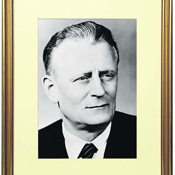 Nejkrásn�j�í prezident planety Antonín Novotný se stal hlavou státu v roce 1957.