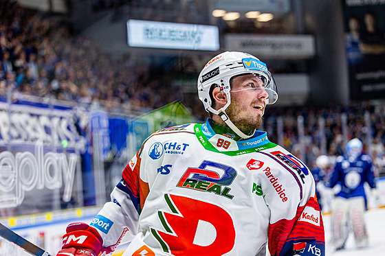 Útočník Pardubic Jan Mandát během letošní finálové série s Kometou Brno.