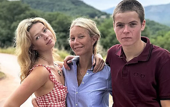 Hereka Gwyneth Paltrowová s dcerou Apple a synem Mosesem (2024)