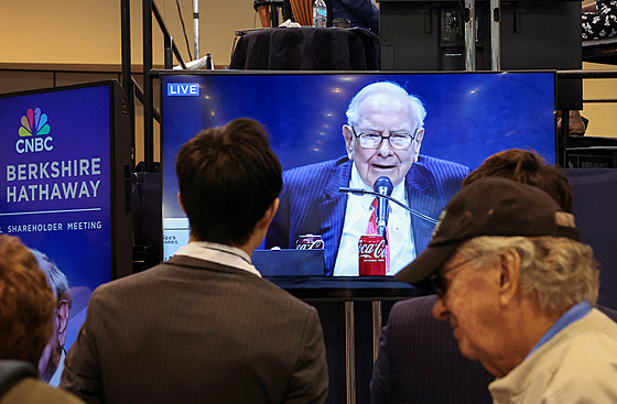 Investor Warren Buffett neekan oznámil, e na konci roku odejde do dchodu....