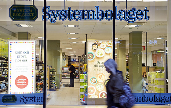 Jeden ze státních obchod� s alkoholem Systembolaget ve �védském Stockholmu (19....