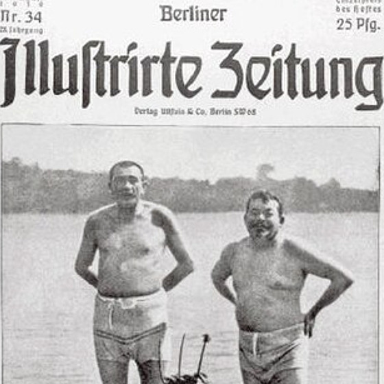 Slavná fotka �í�ského prezidenta s odhaleným b�ichem.