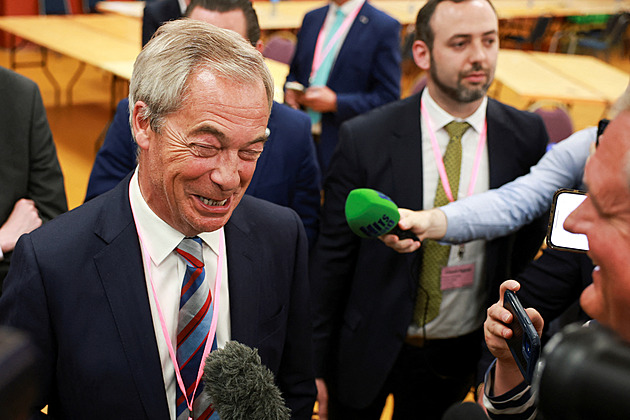 Zdá se, že i v Británii přestávají voliči věřit tradičním stranám. Stane se Farage příštím premiérem?
