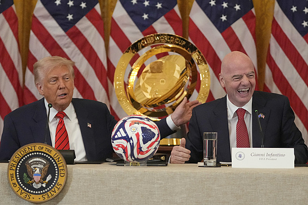 Může se stát fotbal podnětem k míru? Trump netušil, že Rusko nesmí hrát na MS
