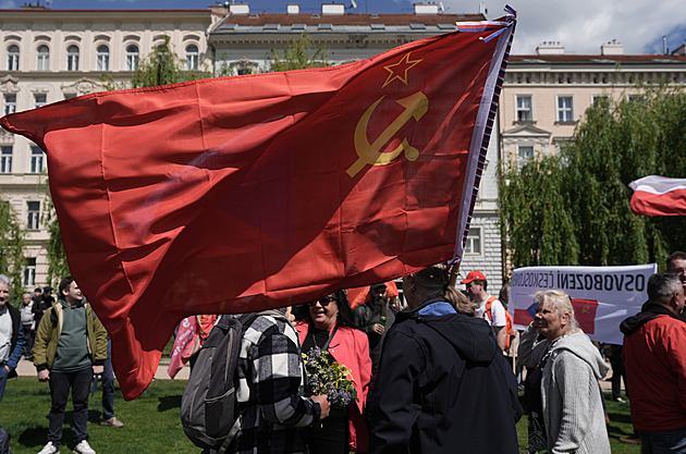 Zákaz bolševických symbolů nezajistí vyrovnání s minulostí. Vůbec nikomu
