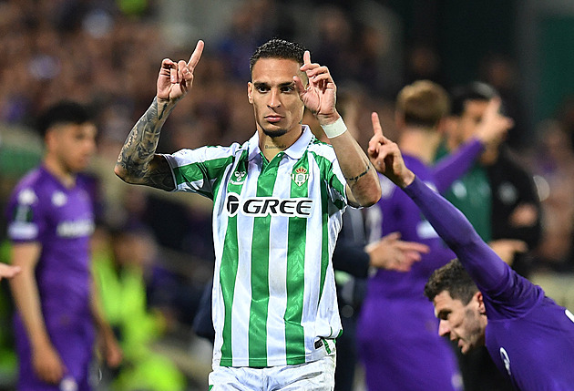 V Anglii byl pro smích, teď odpadlík Antony táhne Betis za trofejí. Je to sen, zářil