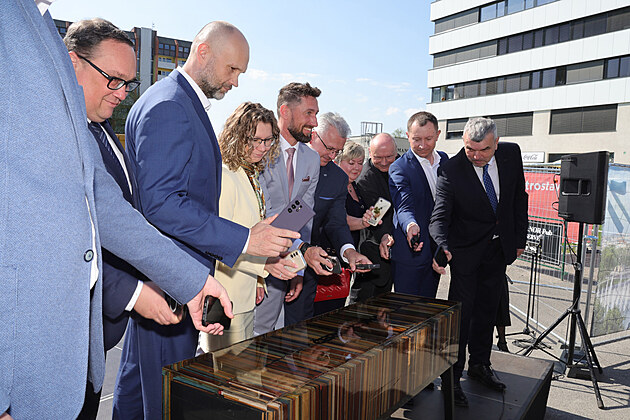 V Ostrav� se za�ala stav�t ikonick� �ern� kostka