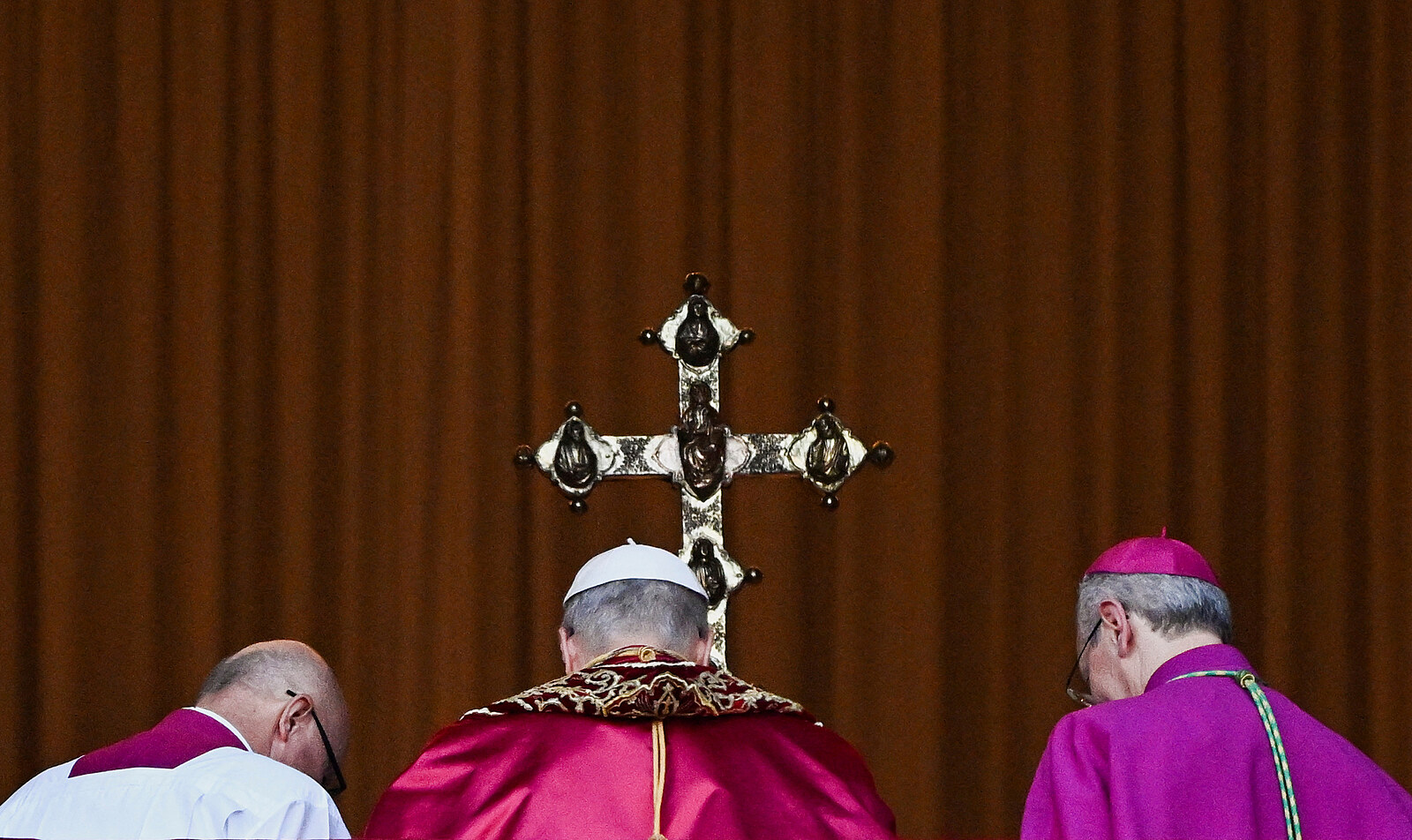 První mše nového papeže. Chce církev jako „maják, který osvětluje temné noci“
