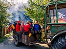 Trojice potp zdolv dosud nepokoenou trasu esti jeskynmi v Moravskm...