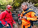 Trojice potp zdolv dosud nepokoenou trasu esti jeskynmi v Moravskm...