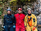Trojice potp zdolv dosud nepokoenou trasu esti jeskynmi v Moravskm...