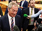 Lídr strany Reform UK Nigel Farage po oznámení tsných výsledk v místních...