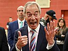 Lídr strany Reform UK Nigel Farage po oznámení tsných výsledk v místních...
