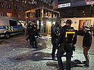 Policist, celnci a psovodi zasahovali na Andlu bhem veern kontroln akce...