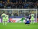 Hakan Calhanoglu promuje penaltu.