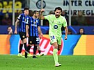 Obránce Barcelony Eric Garcia slaví úspnou trefu, za ním jsou opaení hrái...