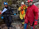 Potpi zdolvaj dosud nepokoenou trasu esti jeskynmi