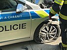 Policist mli pi vjezdu k udlosti dopravn nehodu v ulici Plzesk. (1....