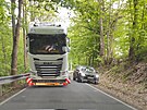 Prjezd zkmi zatkami u Vranov Lhoty je pro kamiony opravdu tsn a...