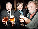 Coby prezident filmového festivalu v Karlových Varech pivezl Jií Bartoka...