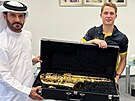 Saxofon s vyrytm vnovnm daroval prezidentovi FIA Mohammedu Ben Sulayemovi...
