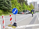 Na nchodskm sdliti Plhov stavbai opravuj 200metrov sek silnice I/14....