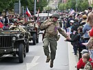 Slavnosti svobody. Jízdou historických vojenských vozidel Conwoy of Liberty...