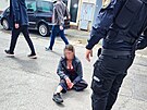 Strnci v Plzni odvezli na zchytku enu, kter nadchala tm pt promile....
