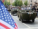 Slavnosti svobody. Jízdou historických vojenských vozidel Conwoy of Liberty...